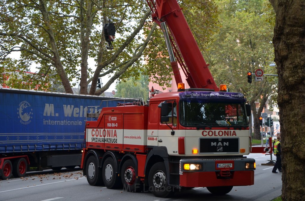 LKW verliert Auflieger Koeln Boltensternstr Pasteurstr P2010.JPG